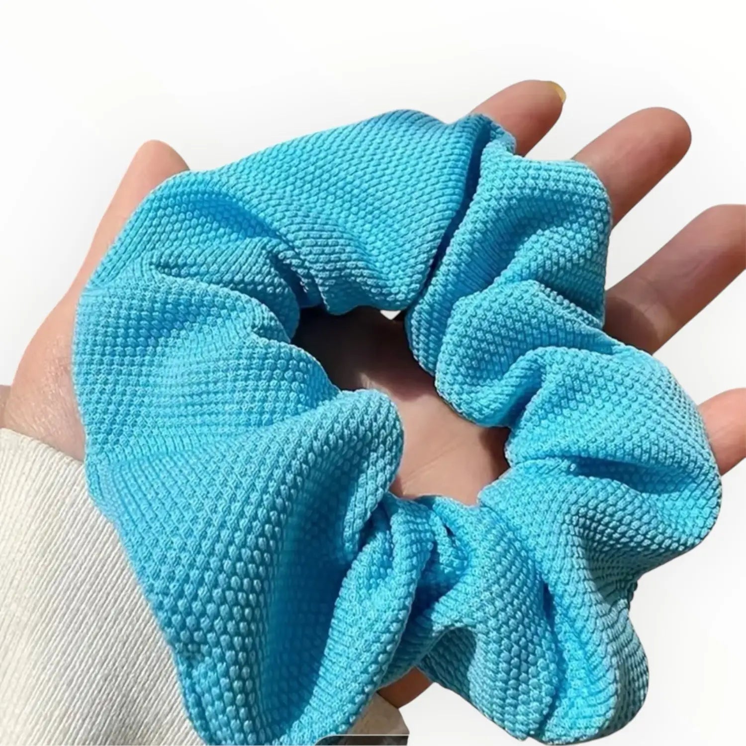 De scrunchies zijn weer terug van weggeweest!