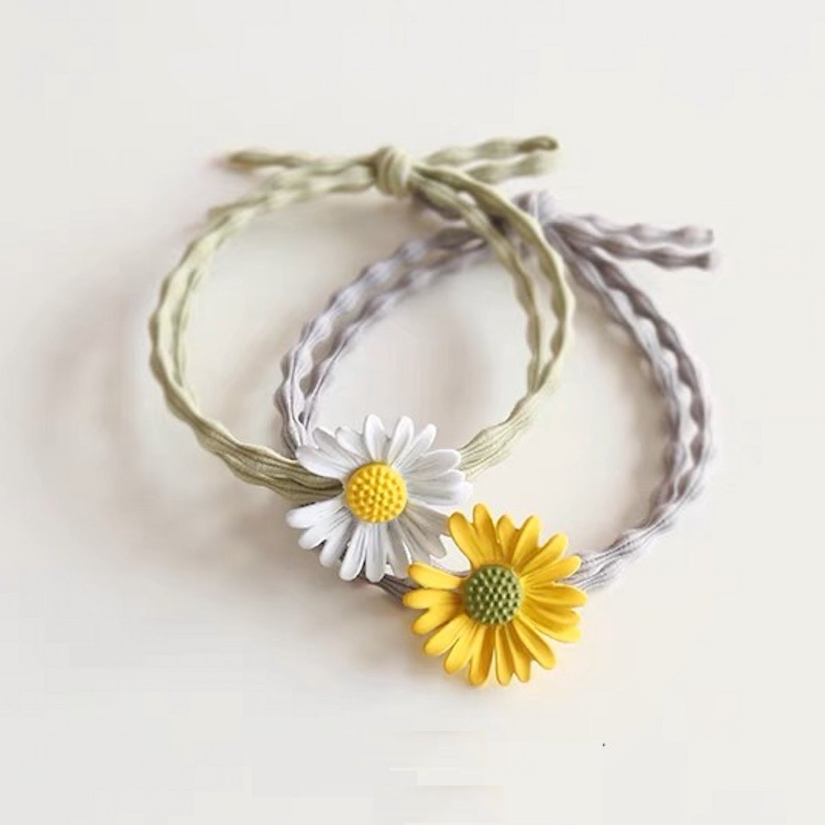 Leuke en elegante kleurrijke haarelastiekjes met madeliefjesbloem - een set van 5