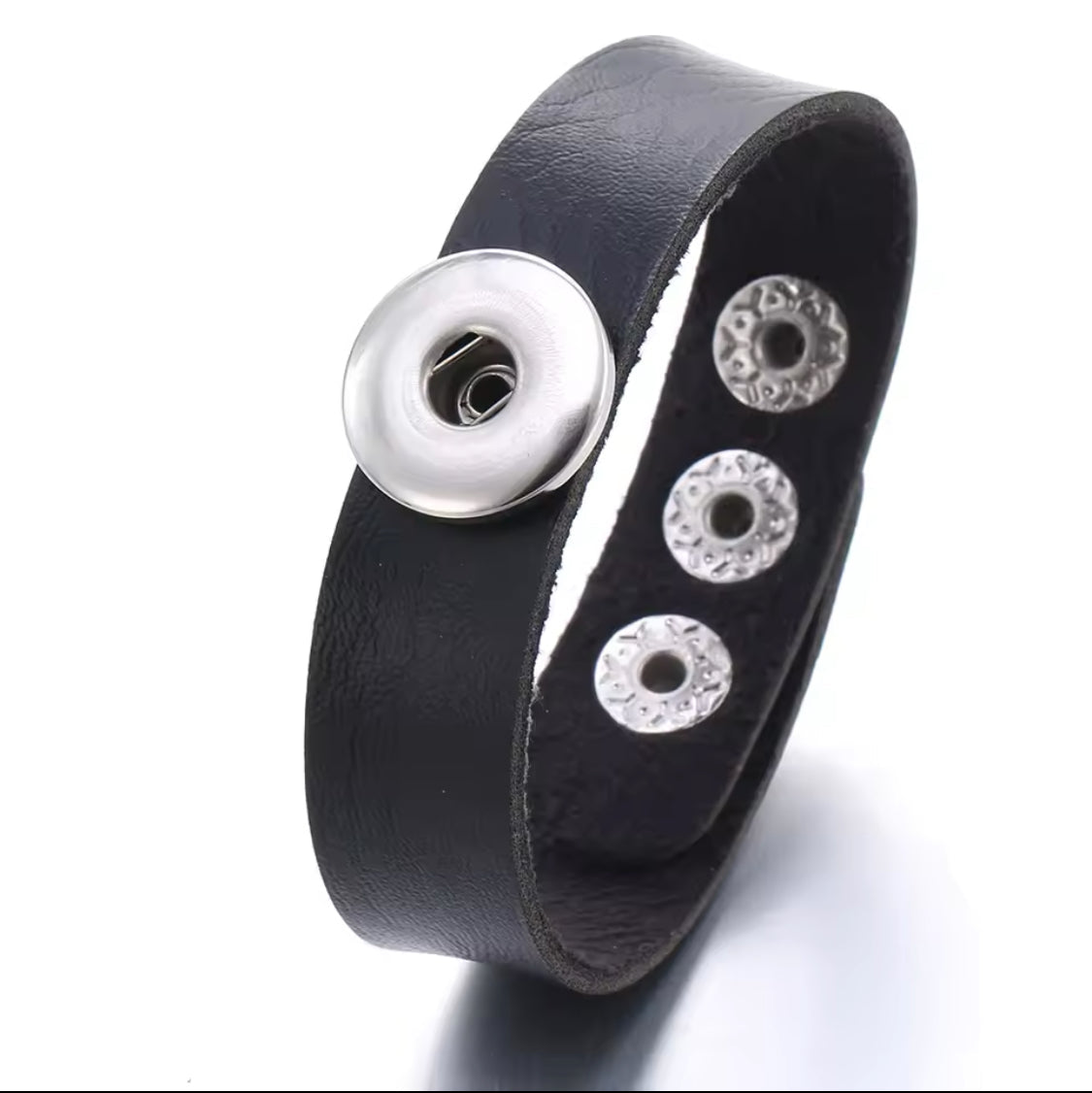 Armband glad zwart clicks /buttons incl. 2 gratis buttons naar keuze