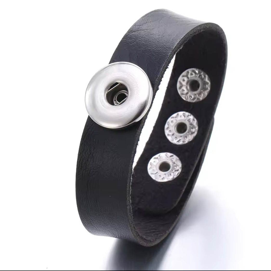 Armband glad zwart  clicks /buttons incl. 2 gratis buttons naar keuze
