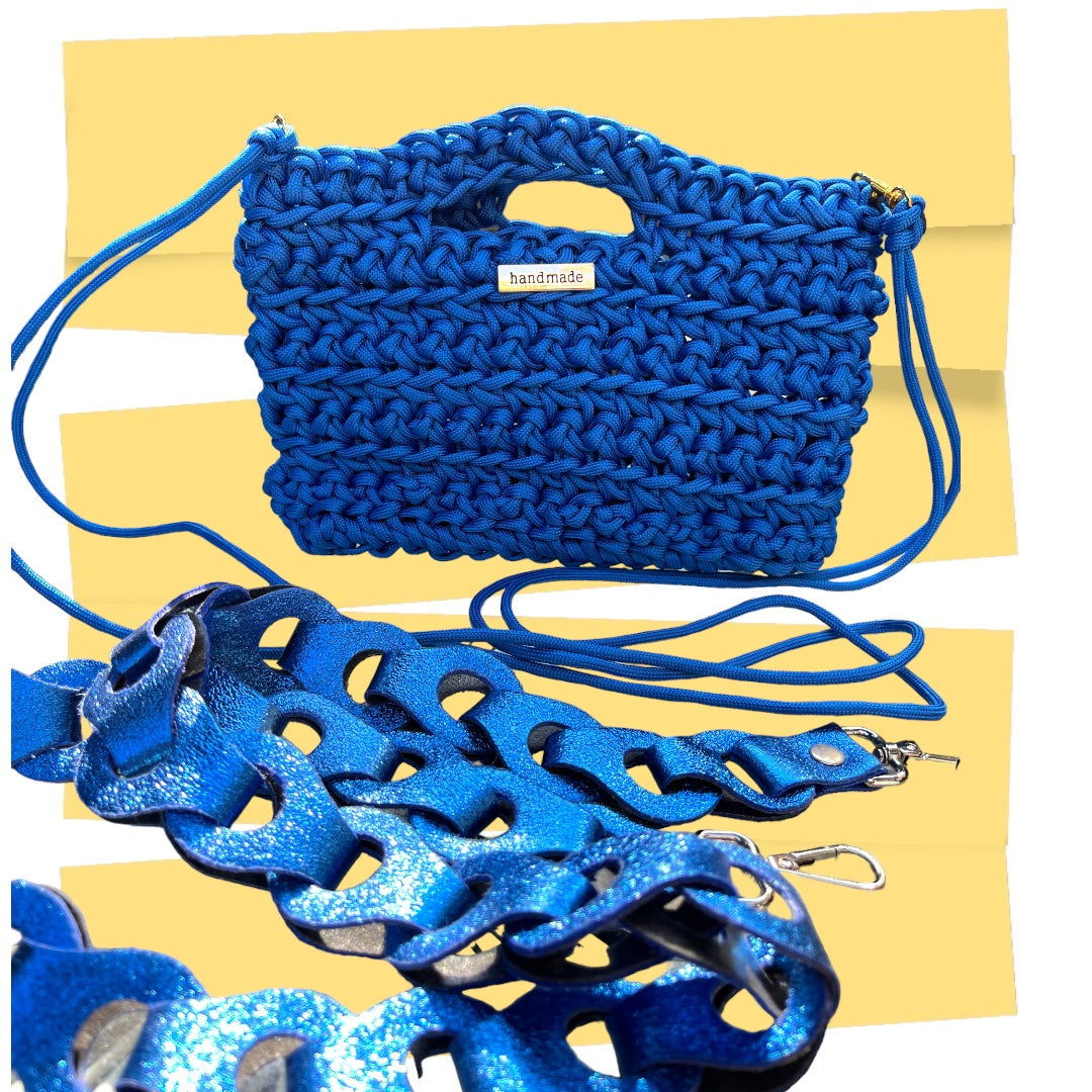 ByApril- Gehaakte mini crossbody tas in kobaltblauw met extra schouderband - HAIRPIN.NU
