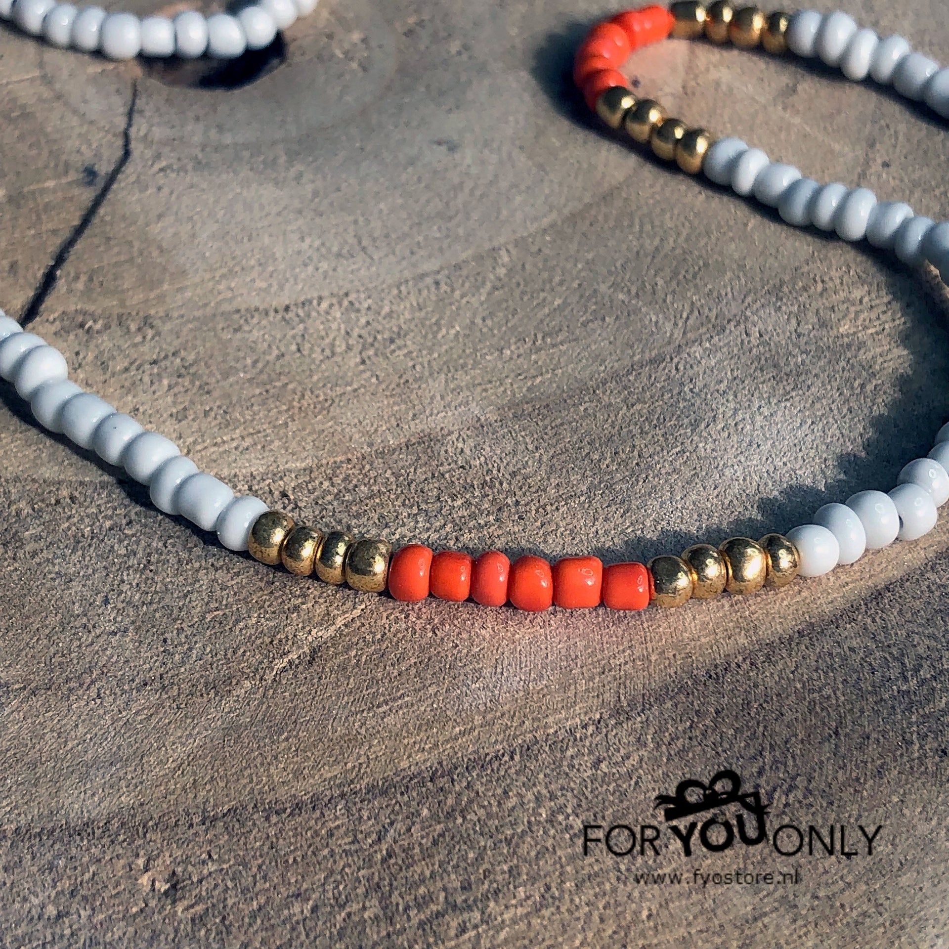 Brillenkoordje wit oranje goud