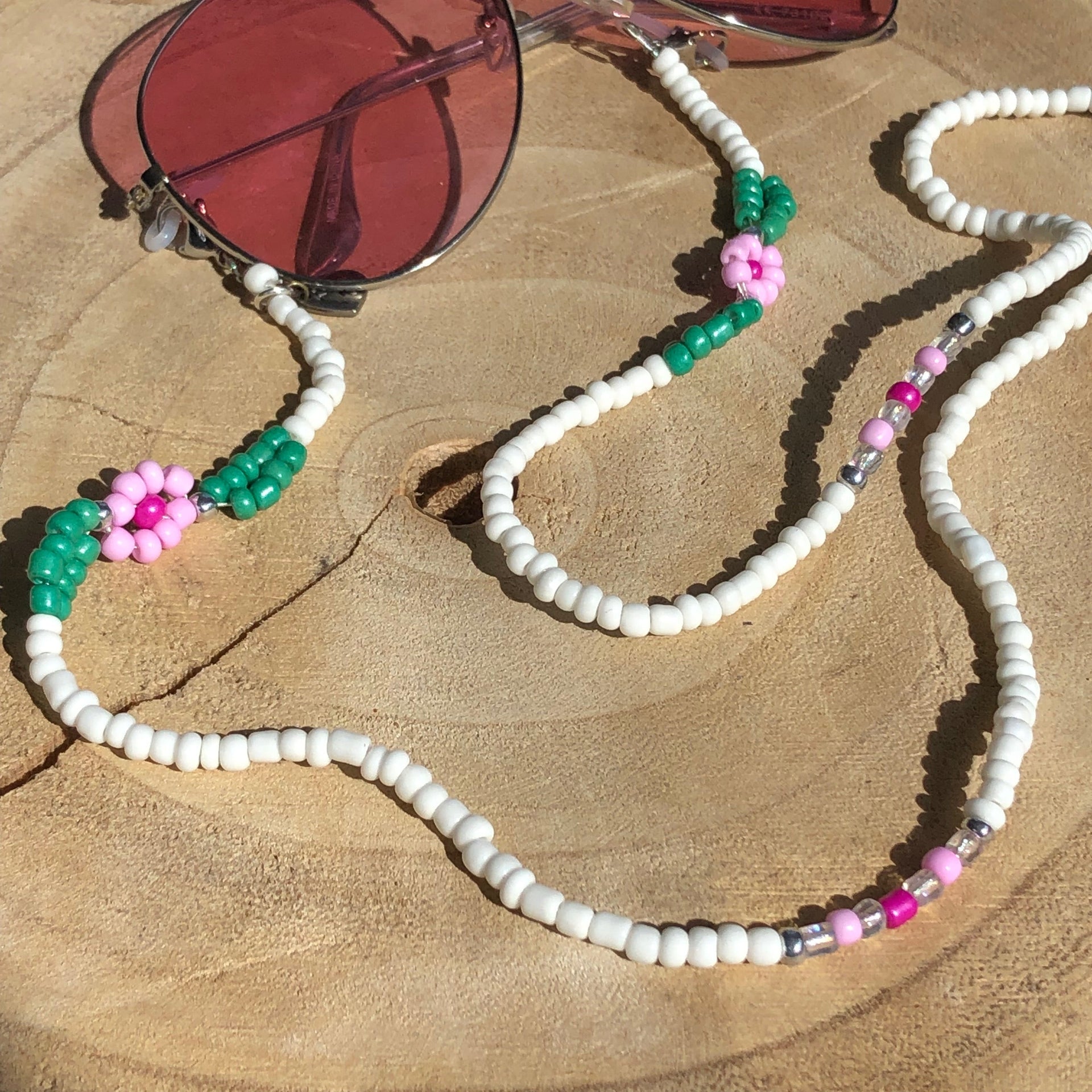 Brillenkoordje wit-roze-bloem