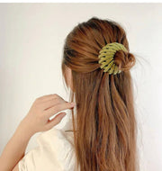 Haarklem de ’loop’ velvet een uniek haaraccessoire - haarklemmen en -clips