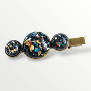 Hairclip cabochon gold color flakes - zwart