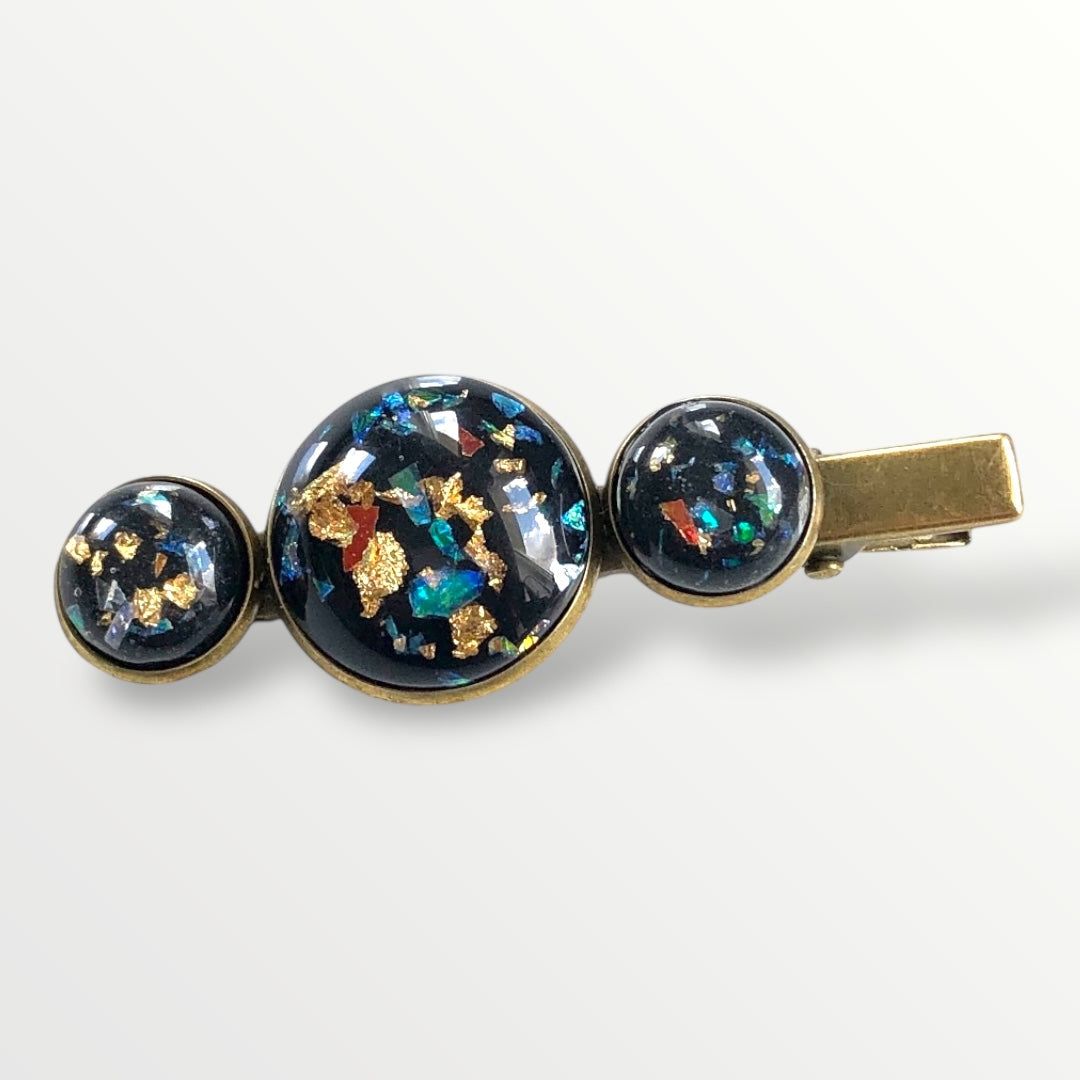 Hairclip cabochon gold color flakes - zwart