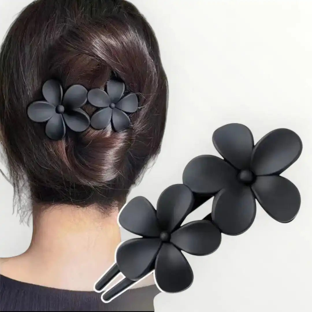 Zwarte bloemvormige haarclipjes voor het stylen van bolsletjes