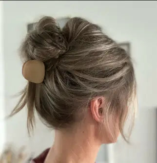 Haarklemmen: dé haartrend van 2025 – stijlvol praktisch en duurzaam