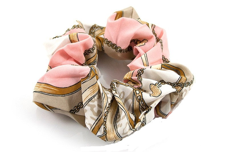 Roze ketting scrunchie