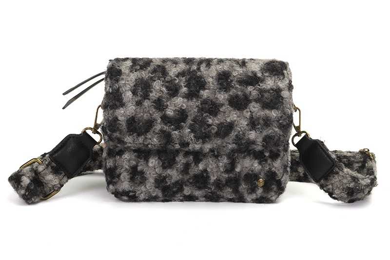 Schoudertasje garmich black panter - tas