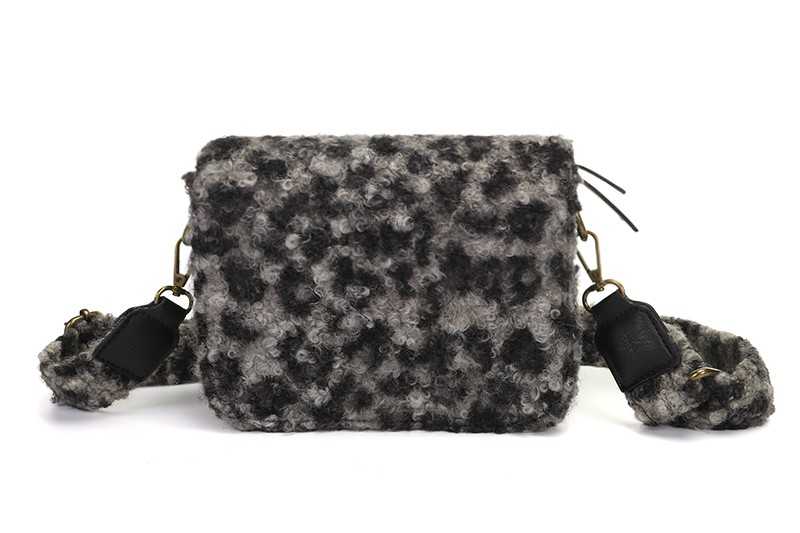 Schoudertasje garmich black panter - tas