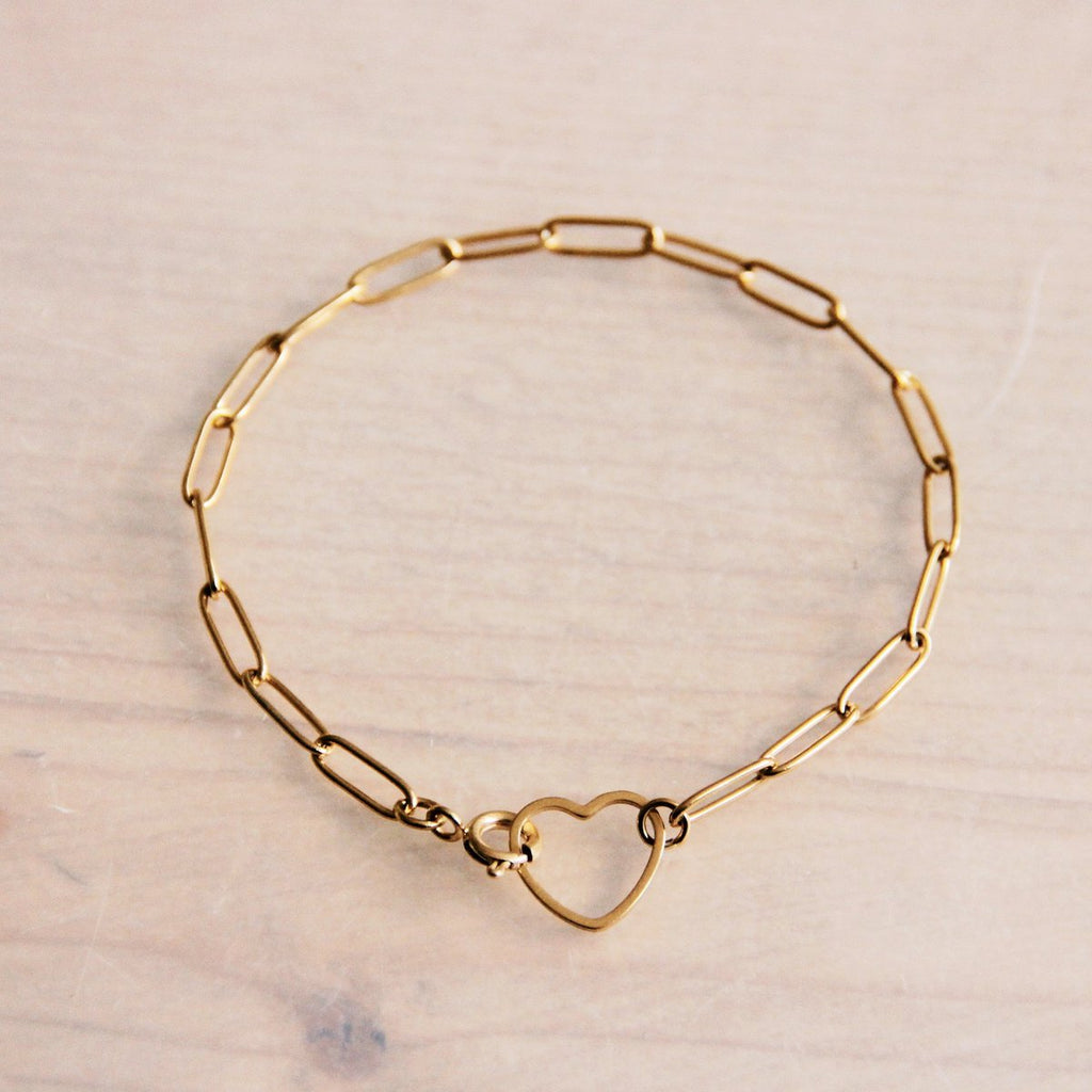 SA855: D-Chain armband met open hart slot – goud