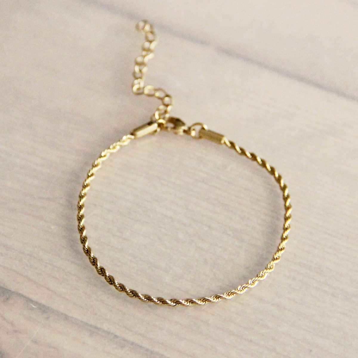 SA840: Stalen "twisted" armband klein – goud