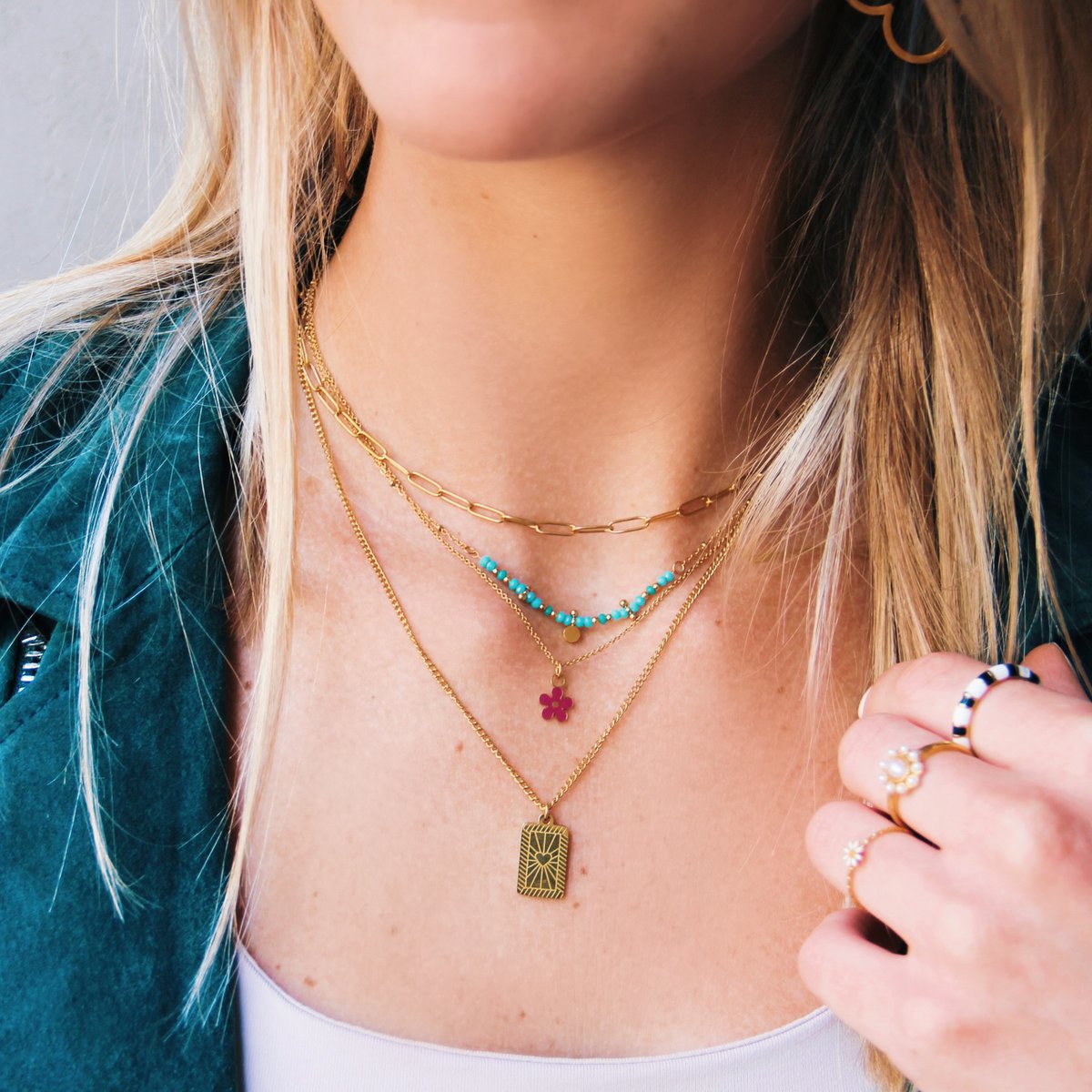 Fijne roestvrijstalen ketting met mini facetten en kralen - nude/goud