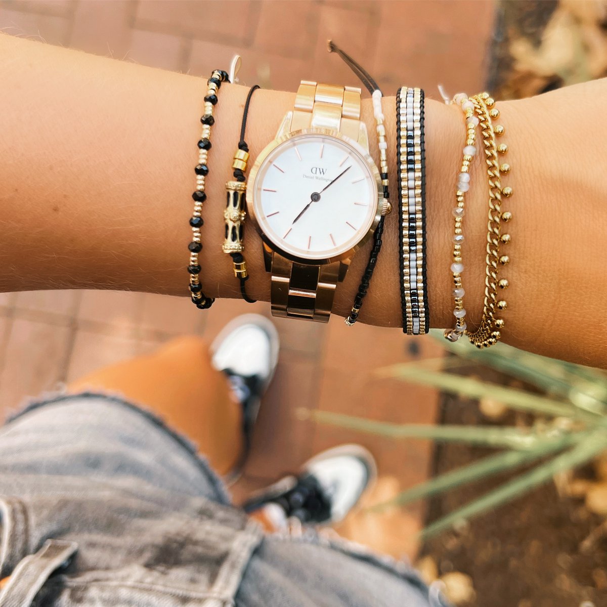 SA832: Stalen schakelarmband met muntjes - goud