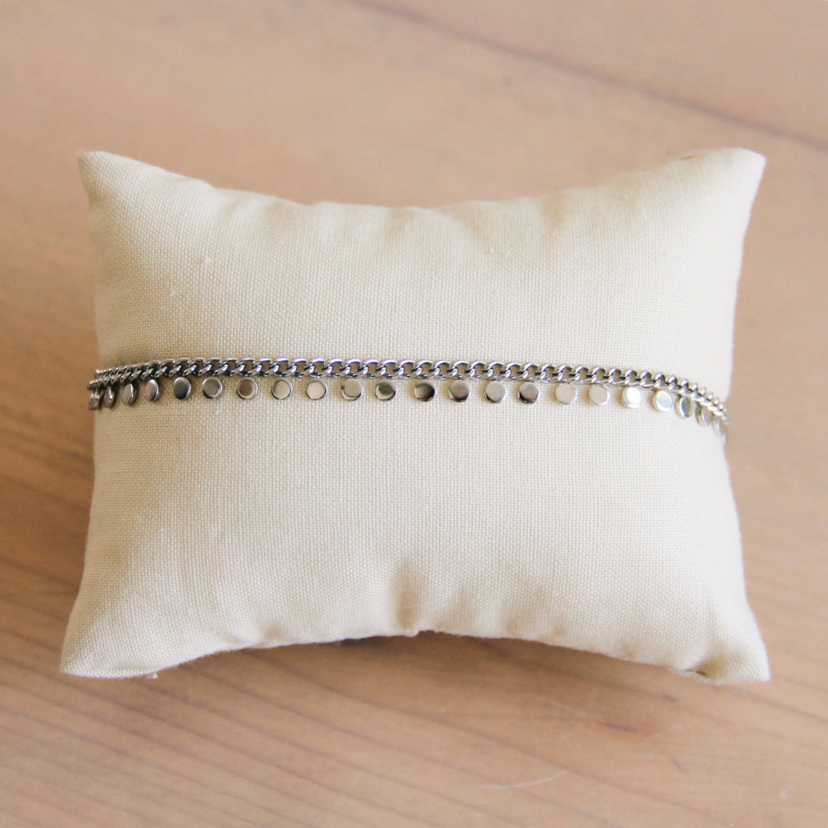 SA833: Stalen schakelarmband met muntjes - zilver
