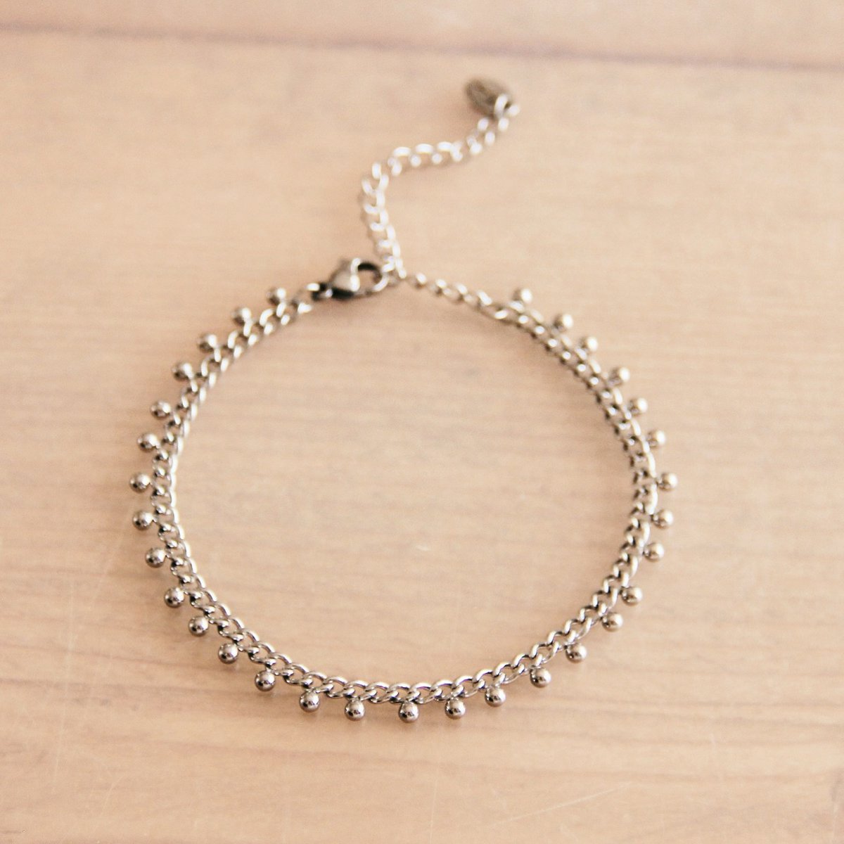 SA835: Stalen schakelarmband met balletjes - zilver