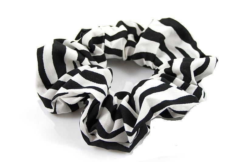 Scrunchie witte streep - HAIRPIN.NU